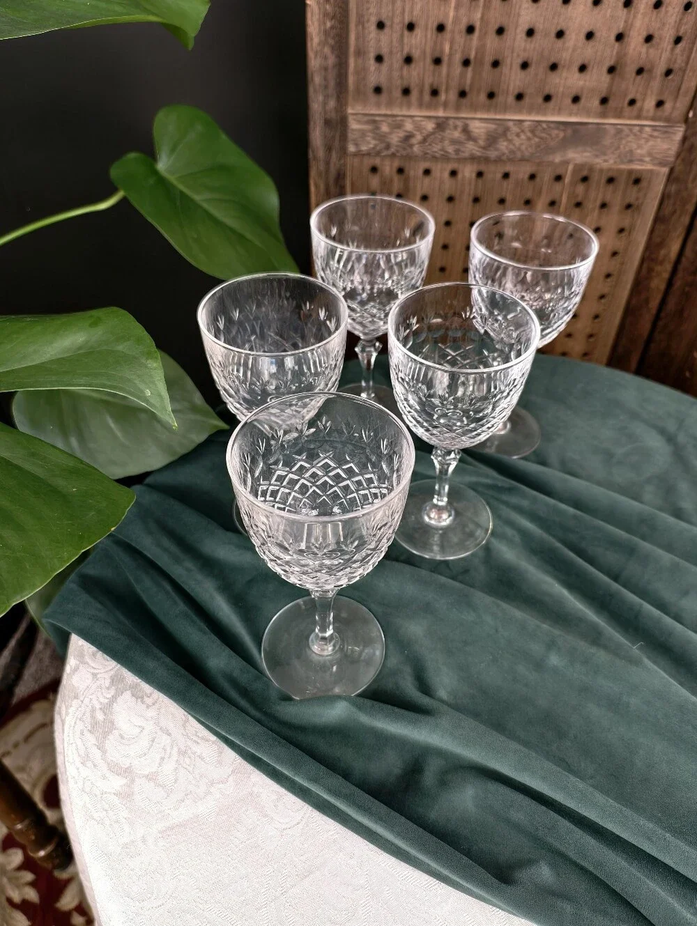 Set of 5 Cut Crystal Wine Goblets – Diamond Cut
